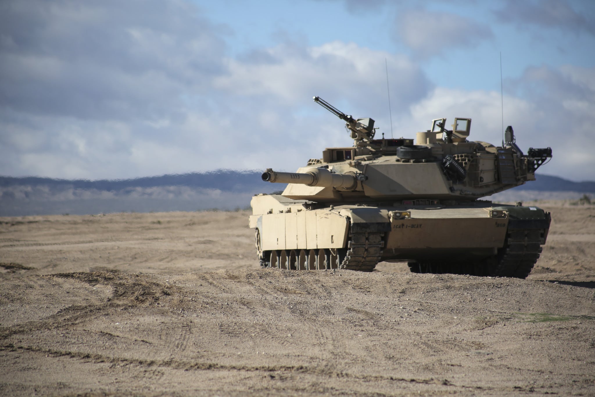 Цена танка абрамс 2023. Абрамс м1а2. Танк Абрамс м1а2. Танк m1 Abrams. M1 Abrams MBT.