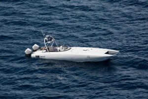 A Mantas T-12 unmanned surface vessel floats in the Pacific Ocean during the U.S. Pacific Fleet’s Integrated Battle Problem (IBP) 23.1 on May 3, 2023. (Photo: U.S. Navy by Mass Communication Specialist 2nd Class Lake Fultz)