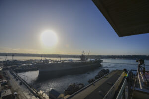 U.S. Navy Sailors and Puget Sound Naval Shipyard and Intermediate Maintenance Facility (PSNS-IMF) workers shift the aircraft carrier USS Nimitz (CVN-68) from its homeport pier in Bremerton, Wash., to a dry dock in PSNS-IMF on March 1, 2018. (Photo: U.S. Navy by Mass Communication Specialist 3rd Class Ian Kinkead)