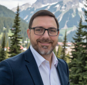 headshot of Chris Wilson, Federal Alliance Director at Qlik.