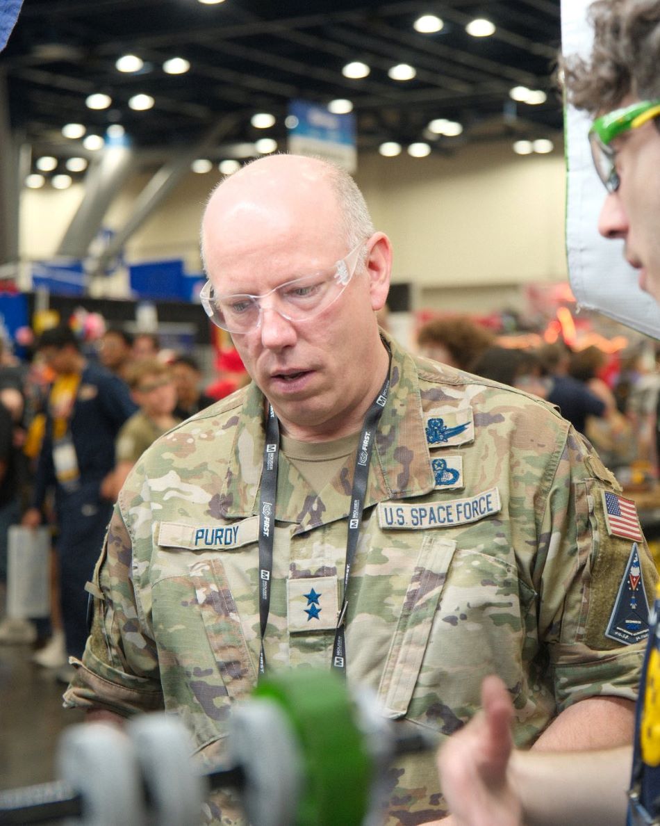 Space Systems Command Forecasts Big Award of Maneuverable GEO Commercial Contract