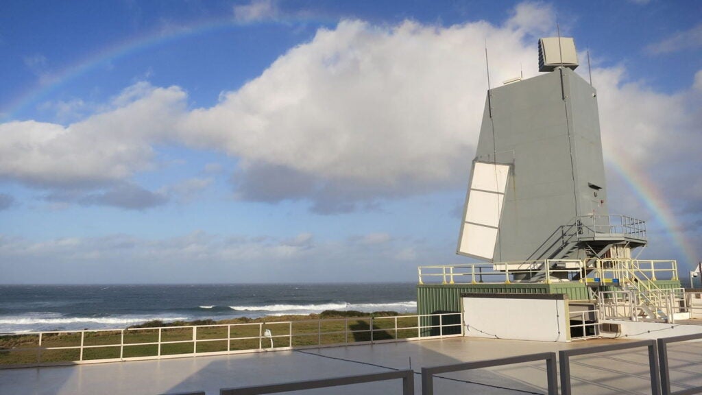 The U.S. Navy and RTX’s Raytheon successfully completed the first live test of the AN/SPY-6(V)4 radar in a maritime environment during recent testing at the Advanced Radar Detection Laboratory located at the Pacific Missile Range Facility in Hawaii. The radars are set to be installed on Arleigh Burke-class Flight IIA destroyers during midlife upgrades to replace the aging SPY-1 radars. (Photo: RTX)