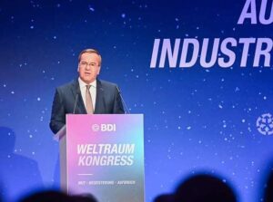 German Defense Minister Details 35B Euro Investment in Space-Defense Capabilities