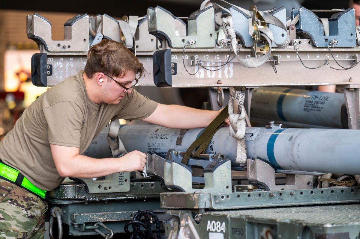 USAF Awards Raytheon Nearly $21 Billion for AMRAAM Foreign Orders